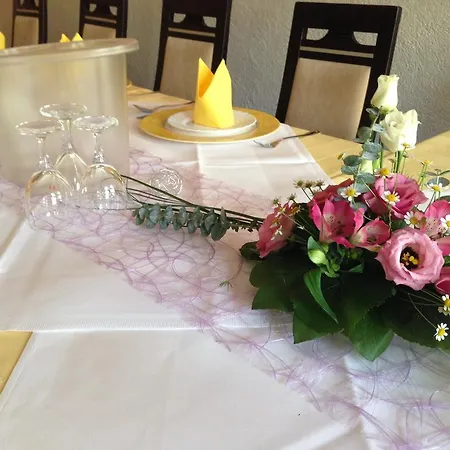 & Restaurant Park Cafe Isa Hotel