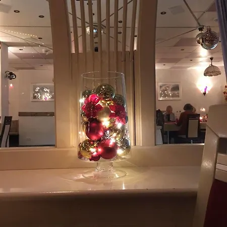 & Restaurant Park Cafe Isa