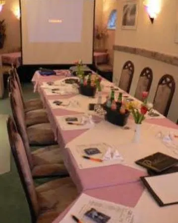 & Restaurant Park Cafe Isa Hotel 3*