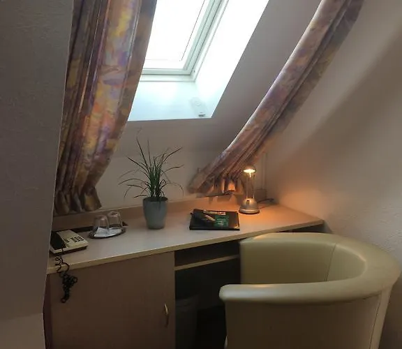 & Restaurant Park Cafe Isa 3*