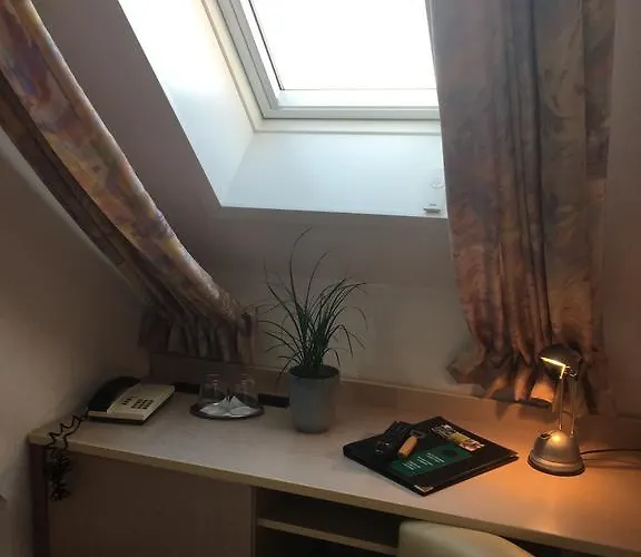 & Restaurant Park Cafe Isa Hotel 3*